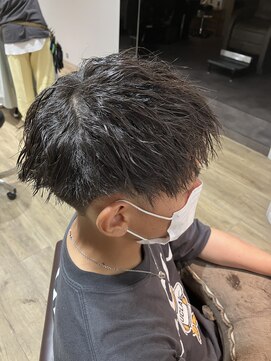 エヌプラス(N+) 波巻きツイストスパイラル刈り上げセンターパートサーフカール