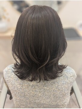 コティ(Kotii) 柔らかい動きのレイヤースタイル