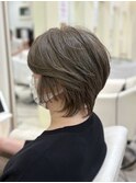 ショートカット×カーキベージュ