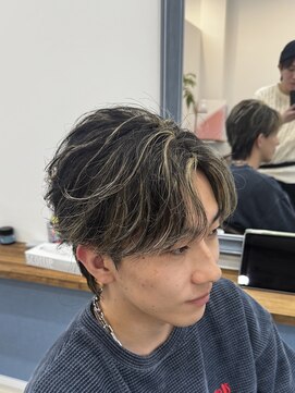 イロ 成田(iLo) メンズハイライトスタイル