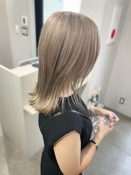 リグ 横浜(Lig.) ミルクティーベージュカラーブリーチダブルカラー切りっぱなし