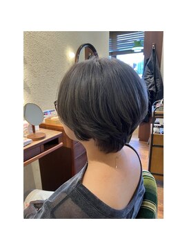 エルサフィロ キタハマ(el zafiro kitahama) 20×30×40代×ダブルカラー×グレーカラー×ショートスタイル