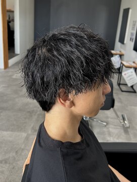 ヒュイル バイ ニアウ(Hwyl by Niau) メンズカットマッシュソフトツイスト刈り上げなしミニウルフ