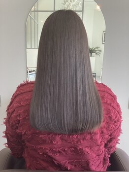 髪の広がり・クセが気になる方に！ダメージを最小限に抑え自然なストレートで毛先まで艶やかな仕上がりに＊