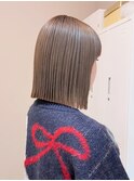 切りっぱなしボブタッセルボブダブルカラーブリーチグレージュ