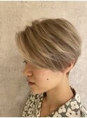 大人可愛い20代、30代、40代 前下がり丸みハイライトショート