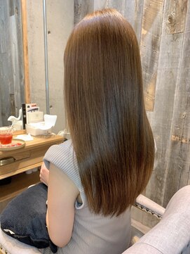 イーラ(era) 《era》シルキーベージュ　大人可愛い　艶ツヤストレート　みわ