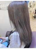 トーンダウンも透明感のあるULTISTがおすすめ！グレージュロング