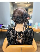 リッツファミリーズ ニコ本原店(RIT FAMILY Z) お呼ばれヘアセット　よりよりネジネジツインヘアアレンジ