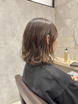 トマト(TOMTO) 【RYOHEI】大人ボブ_コテ巻き風パーマ_黒髪ボブ