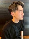 サイドパート ツーブロック ハイライト ブリーチ ベージュ