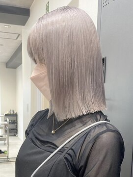ツキ 横浜店(tuki) ホワイトグレージュインナーカラーイヤリングカラーケアブリーチ