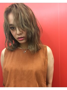 トロニー(TLONY) マットな質感 サンドベージュ tlony 渋谷hori