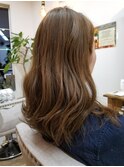 グレージュで明るくても落ち着いた雰囲気に