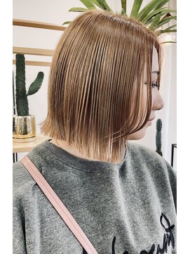 デコル(DecoL.) ミルクティーベージュ×切りっぱなしボブ［DecoL.伊東］