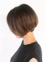 ラブハーツアンドビーアヴェダ 神戸阪急(luve heart's And Be AVEDA)&nbsp;担当吉岡　前下がりグラデーションボブ