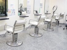 サロンイズディス(Salon is this)
