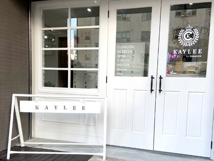 ケイリー(KAYLEE)の写真