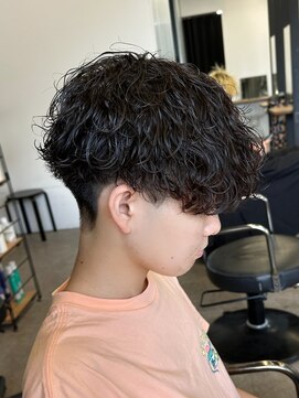 エルマーク 京都河原町(L-MARK) スパイラルパーマツイストパーマアップバング短髪メッシュ