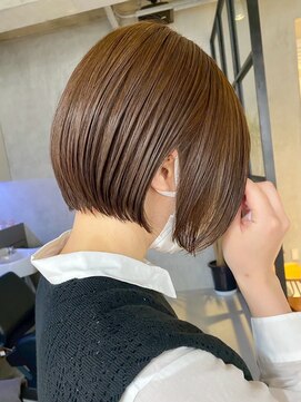 エリマ 横浜西口(elima) 横浜西口顔周りレイヤーカットくびれヘア切りっぱなしボブ30代