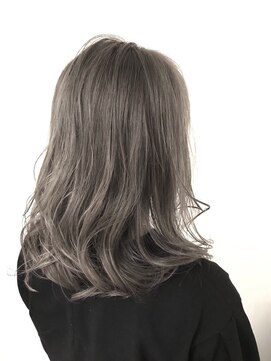 オッジ ヘアー ジャッロ(Oggi Hair giallo) 外国人風カラー(ブリーチ)