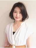 イメチェン ホワイトブロンド 外ハネボブ 美髪 ワイドバング