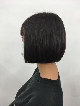 レオ 幸手(Leo) 20代30代40代前下がりストレート大人ボブリップライン
