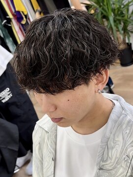 ウェイビーエフティフィフス 横浜西口(WAVEY ft.fifth) 波巻きスパイラルパーマメンズマッシュ波巻きパーマウルフカット