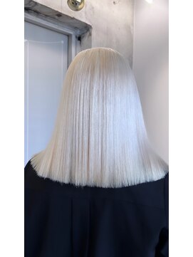 モニカ 原宿店(MONIQA) ホワイトブロンド