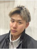 メンズツーブロック刈り上げアップバングスタイル