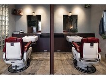 セット面は2席の少人数プライベートサロン。