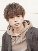 抜け感ベージュの無造作マッシュ◎