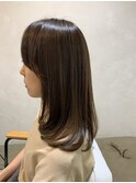 オリーブベージュ