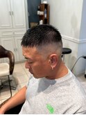 マンバンバレイヤージュ メンズ短髮バズカット髪型 メンズ