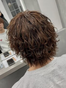 オーバルバイアピッシュ(OVARL by apish) フェザーパーマシャドウパーマニュアンスパーマサーフカール原宿