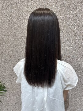 ベルフェミンミエル 毛先までまとまるストレートヘア