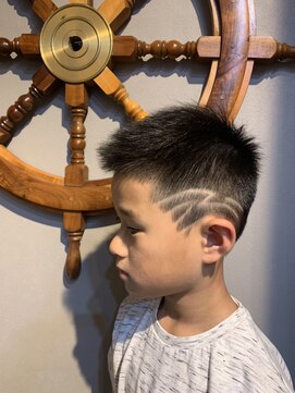 バーバー スタジオ ラフテル(Barber Studio RAFTEL) 朝起きたらそこはミステリーサークル キッズカット