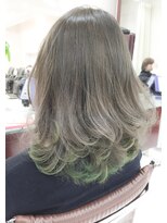 デイズ(days)&nbsp;『ブリーチアッシュグラデーションカラー+毛先グリーンカラー