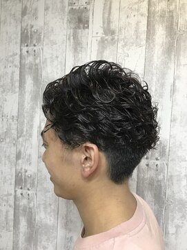 リリー シンジュク(Lilly) 【Lilly新宿】刈上げウェットパーマ　メンズカット