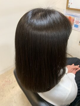 ファミーユ(FAMILLE) 広がりを抑えるトリートメント　髪質改善