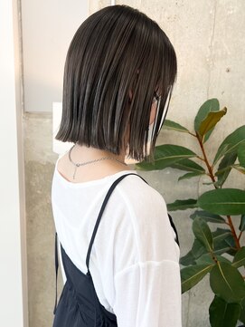 ノエ(noe) 切りっぱなしボブ×透け感グレージュ