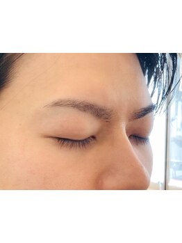 ☆第一印象は眉毛で変わる☆プロの技術でひげや眉毛を整えて清潔感アップ、好印象なデキる男に。