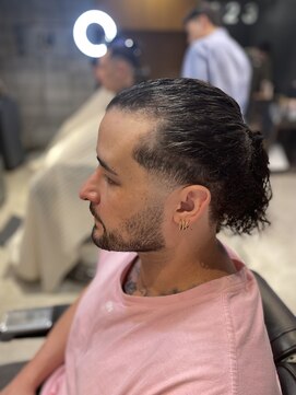 フランクスバーバー アンド ビアークラブ(FRANK'S BARBER and BEER CLUB) テーパーフェード