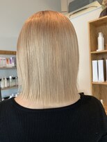 ワンバイワンヘアーツー(OnexOne HAIR2)&nbsp;ブロンドベージュ/ブロンドカラー/ボブ/顎ラインボブ