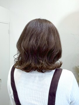 ロッカ(ROCCA) 上品に動くゆるウェーブミディ