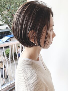 ステア ケース(stair case) 大人かわいいセンターパートショートボブハンサムショート