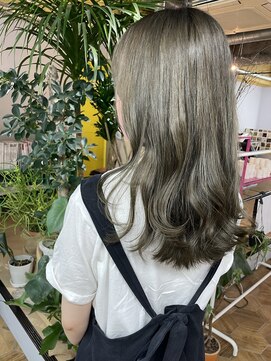 スイ(SUiii) 脱赤味！透明感カラー