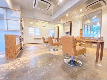 モク 神戸元町店(MOK)の写真/親しみやすいスタッフがお出迎え◎お悩みをお客様とともに解決し、毎回感動できる美容室MOK -
