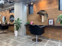 ヘアーソート(HAIR SORT)の雰囲気（ゆとりのある空間とソファータイプのお席でおくつろぎください）