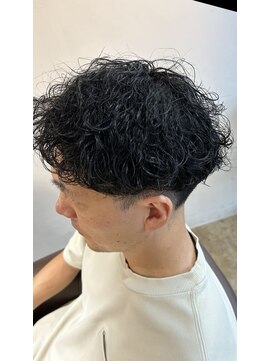 ビハインドザカーテン(BEHIND THE CURTAIN) 【初めてのパーマ】波巻き×メンズスタイル